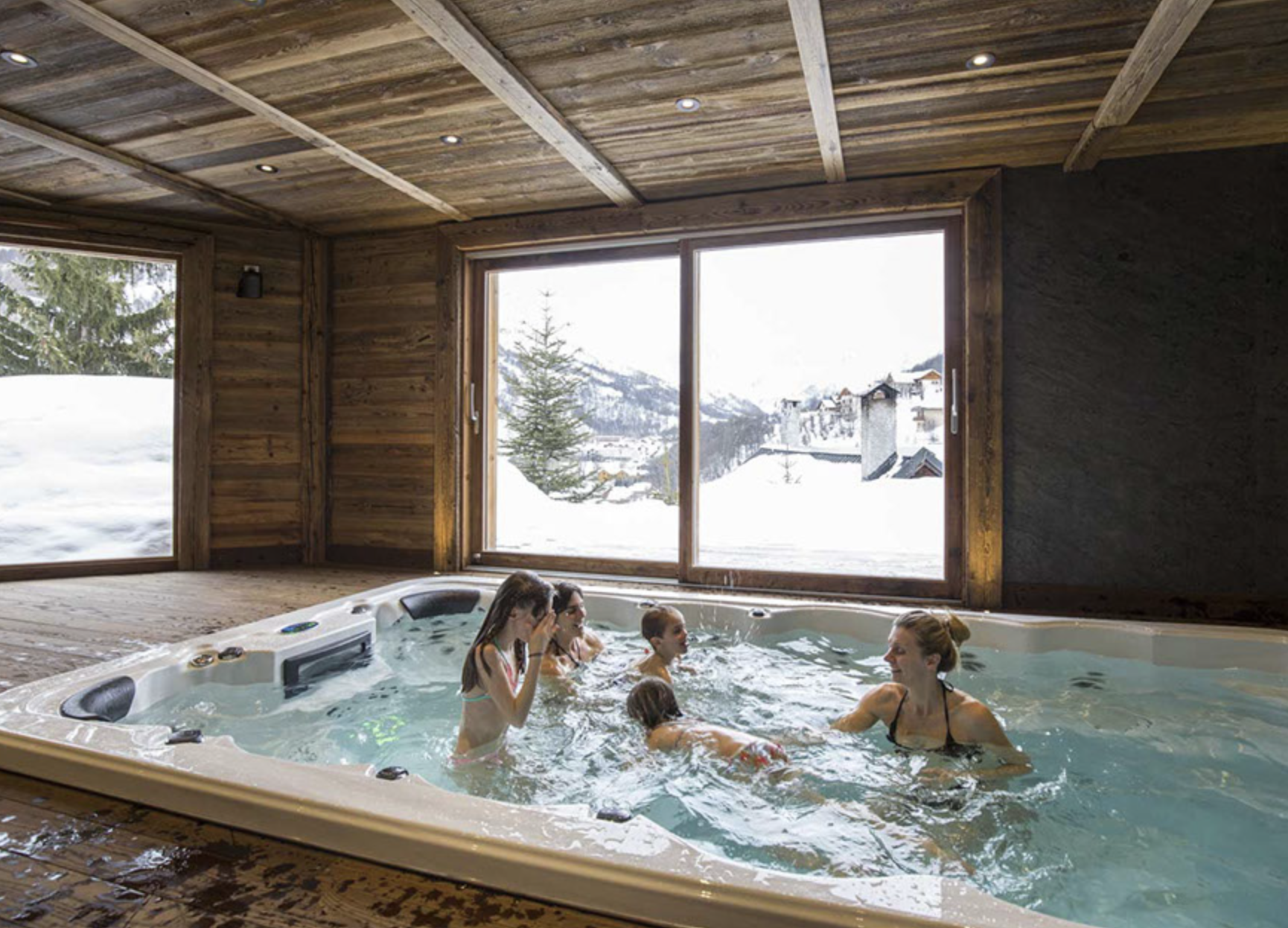 Espace spa – jacuzzi à nage à contre-courant, chalet L'Or des Cimes